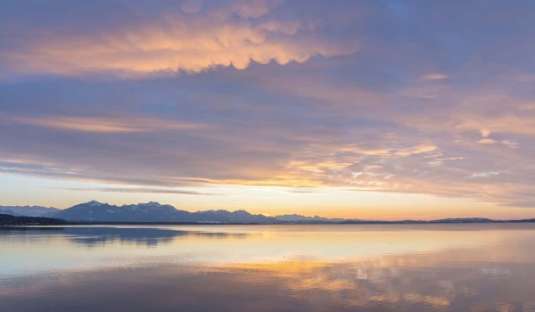 亲子共读新体验：《没头脑和不高兴》的成长启示录