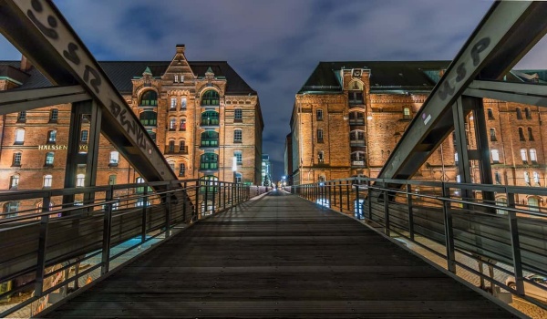 华佗精神永流传：从《三国演义》看医者仁心与时代担当