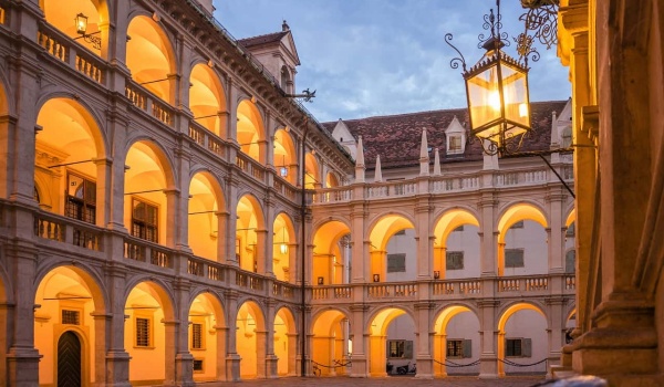 龙山小学“书香润心”阅读盛典：五年级阅读小博士的成长风采