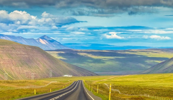 快开学了复印店又挤满家长，排队打印小报！年年吐槽的作业是时候取消了